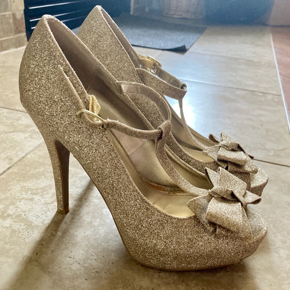 Steve Madden Gold Sparkle Heels Size 7.5